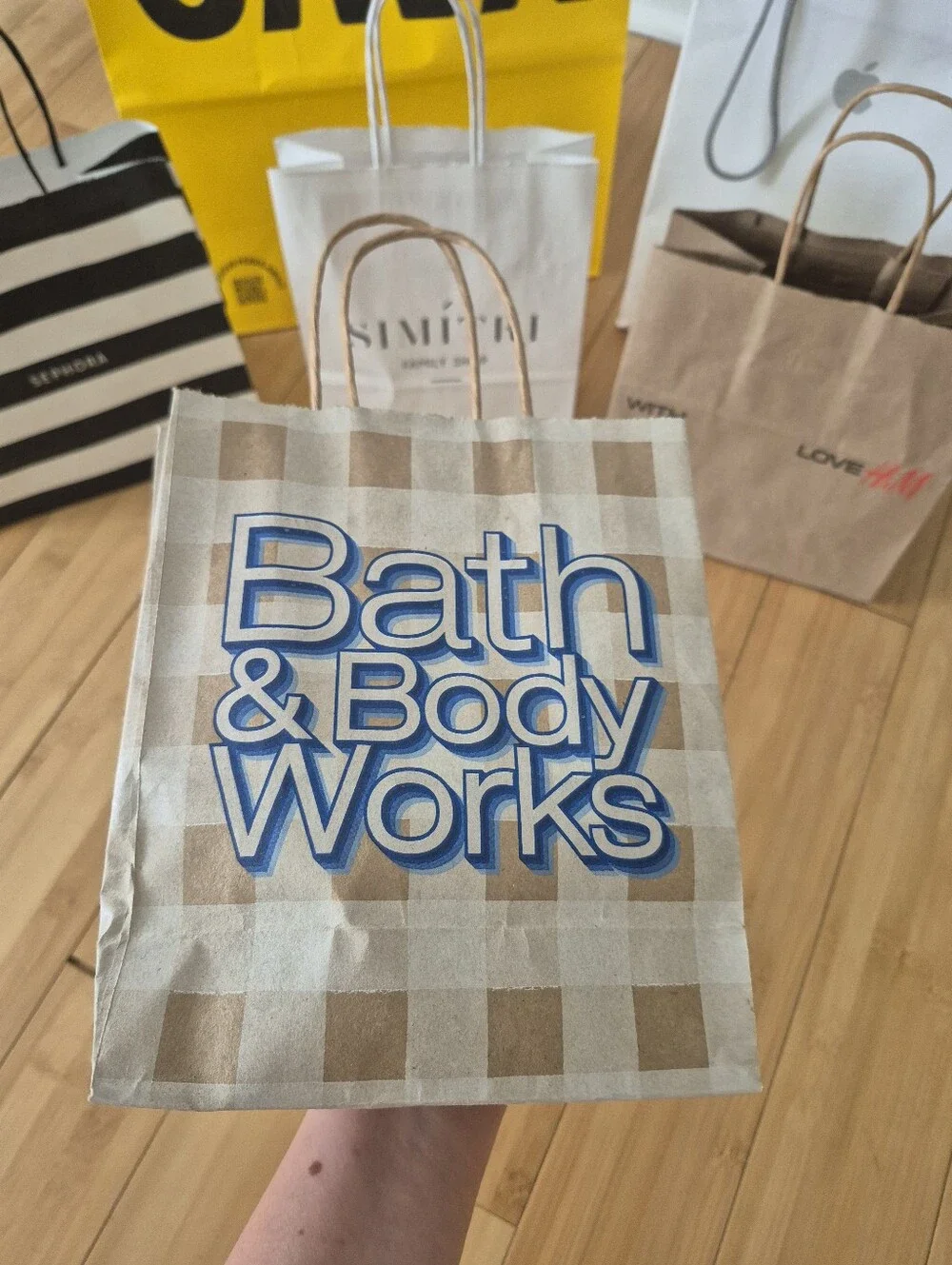 Apple, Sephora, H&M, Bath&Body Gift Bags
